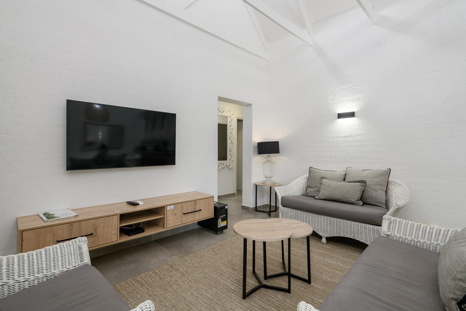 San Lameer 2610 - 4 Bedroom Classic - 8 Pax - San Lameer Agency Apartment
